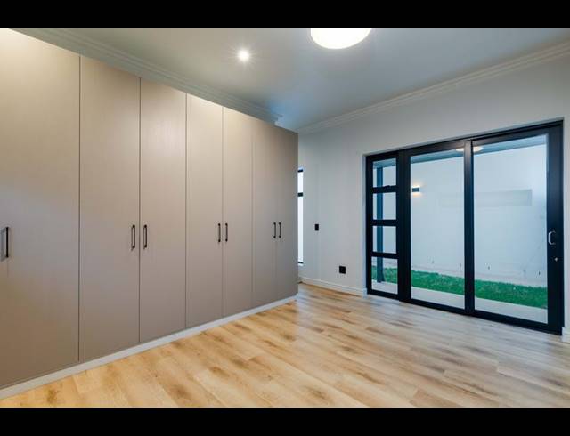 4 BEDROOM HOUSE FOR SALE IN RENOSTERBOS ESTATE